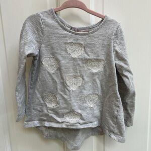 Jillian’s Closet 2T Gray and White Long Sleeve Girls High Low Decorative Blouse